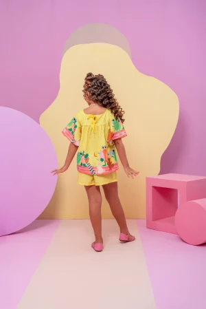 Conjunto Mari Corre E Brilha